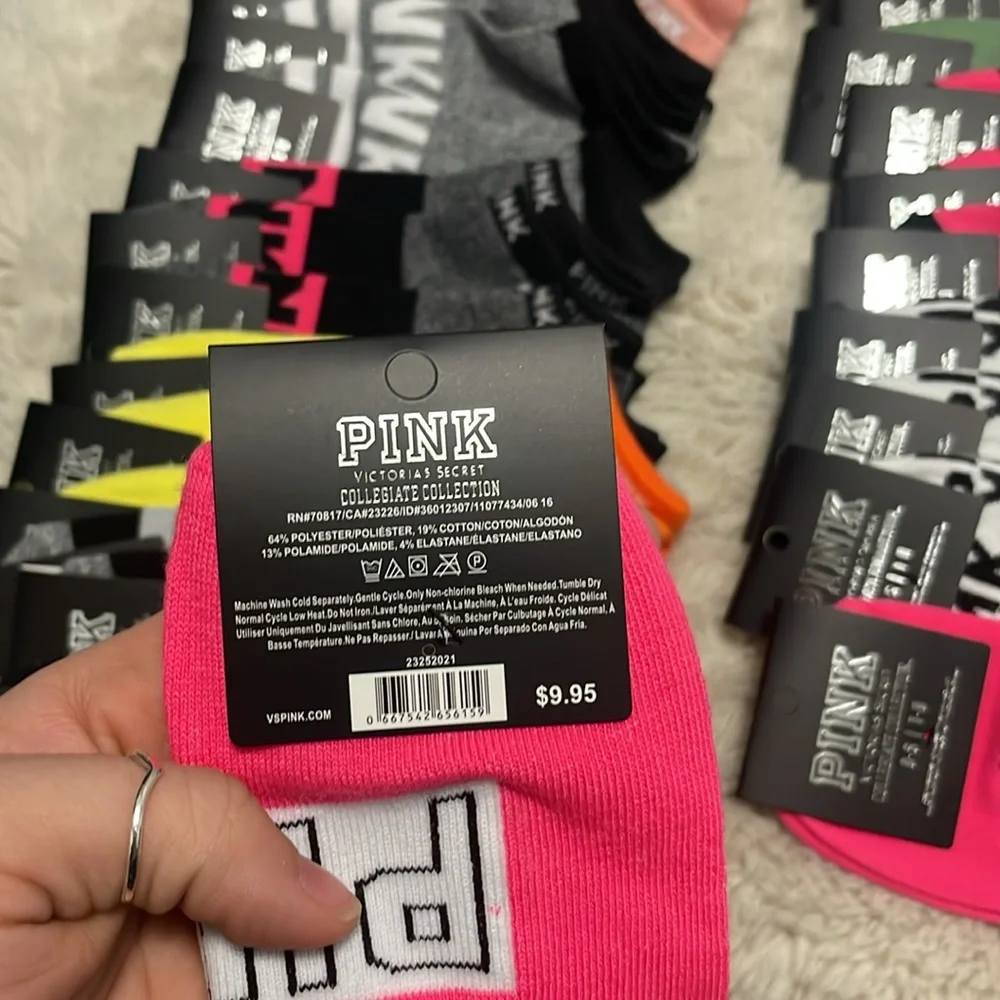 ✨NWT 5/ $30 Pink Victoria Secret Socks✨ - Picture 4 of 6